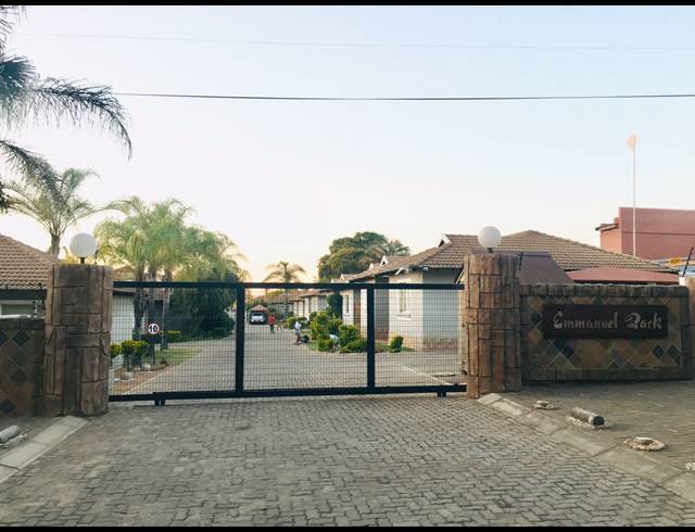 3 BEDROOM TOWNHOUSE FOR SALE IN BENDOR